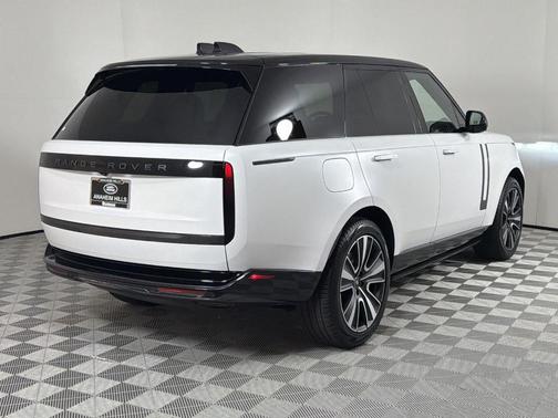 2025 Land Rover Range Rover P550e SE