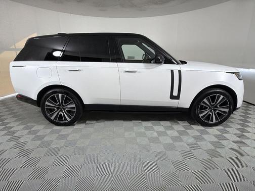 2025 Land Rover Range Rover P550e SE