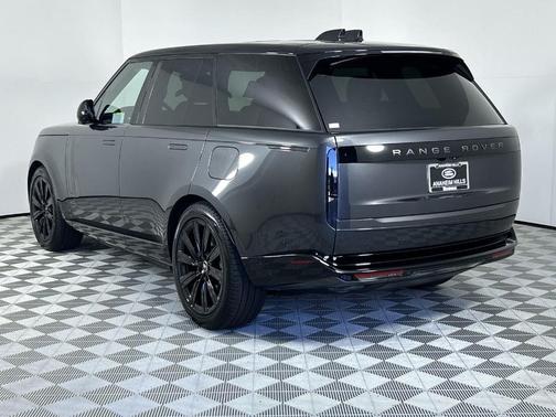 2025 Land Rover Range Rover P550e SE