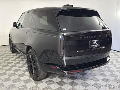 2026 Land Rover Range Rover P530 SE
