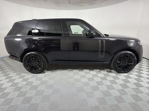 2026 Land Rover Range Rover P530 SE