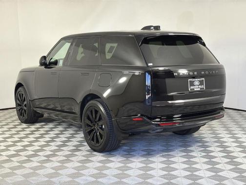 2026 Land Rover Range Rover P550e SE