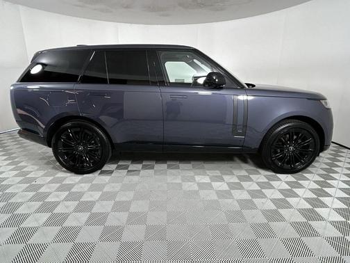 2025 Land Rover Range Rover P530 SE