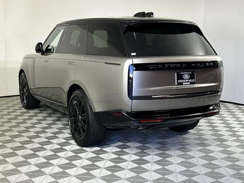 2025 Land Rover Range Rover P530 SE