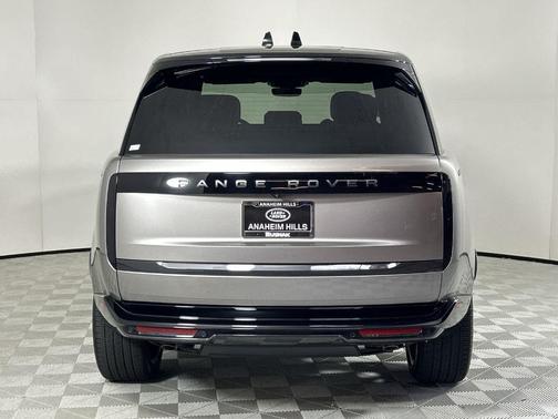 2025 Land Rover Range Rover P530 SE