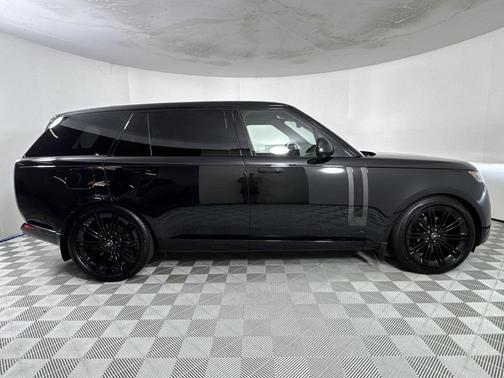 2025 Land Rover Range Rover P400 SE 7 Seat