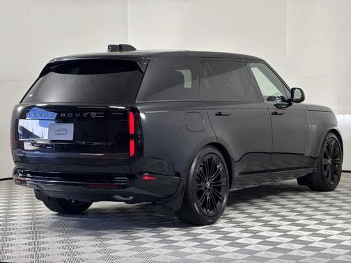 2025 Land Rover Range Rover P400 SE 7 Seat