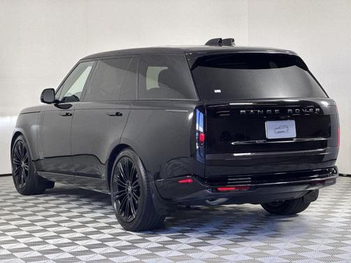 2025 Land Rover Range Rover P400 SE 7 Seat