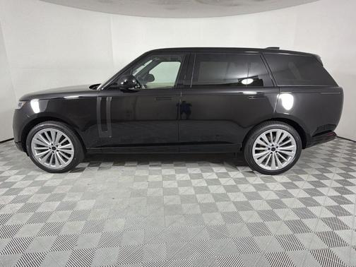 Santorini Black 2026 Land Rover Range Rover P400 SE 7 Seat