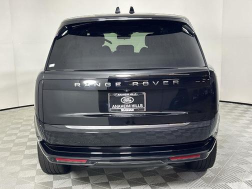 2025 Land Rover Range Rover P530 SE