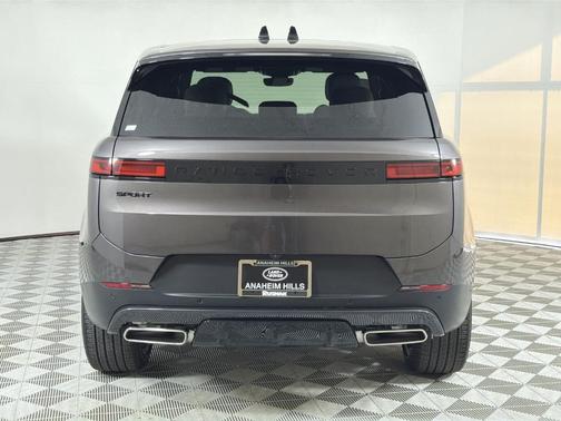 2026 Land Rover Range Rover Sport SE