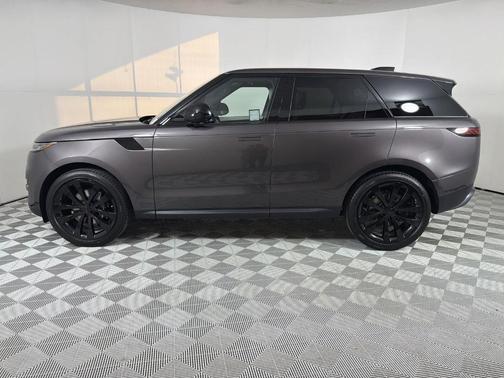 2026 Land Rover Range Rover Sport SE