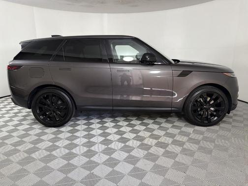2026 Land Rover Range Rover Sport SE