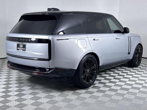 2025 Land Rover Range Rover P400 SE