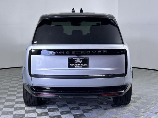 2025 Land Rover Range Rover P400 SE