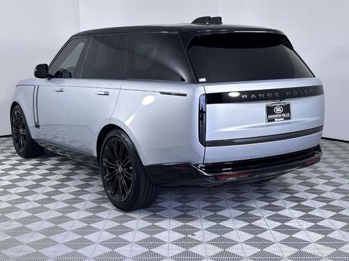 2025 Land Rover Range Rover P400 SE