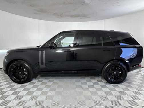 2025 Land Rover Range Rover P400 SE 7 Seat
