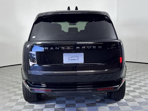 2025 Land Rover Range Rover P400 SE 7 Seat