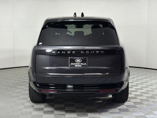 2026 Land Rover Range Rover P400 SE 7 Seat