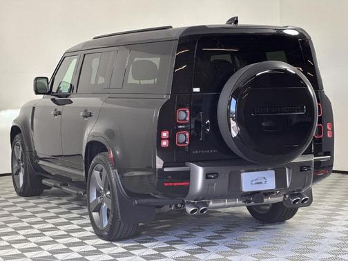 2025 Land Rover Defender P500 V8