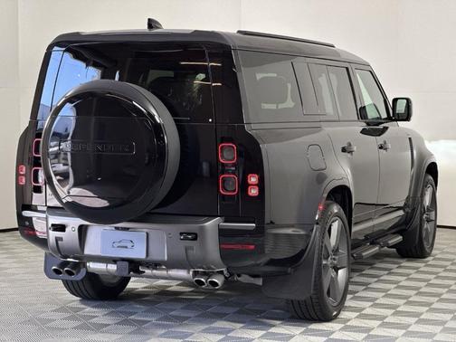 2025 Land Rover Defender P500 V8