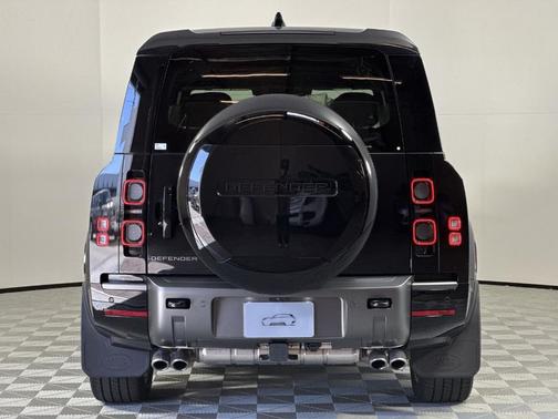 2025 Land Rover Defender P500 V8