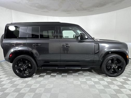 2025 Land Rover Defender P400 X-Dynamic SE
