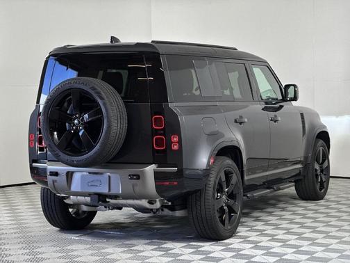 2025 Land Rover Defender P400 X-Dynamic SE