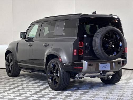2025 Land Rover Defender P400 X-Dynamic SE