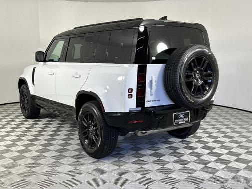 2025 Land Rover Defender P400 X-Dynamic SE
