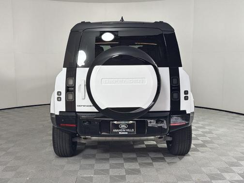 2026 Land Rover Defender P400 X-Dynamic SE