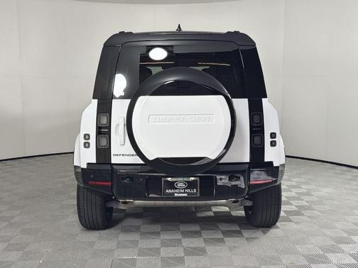 2026 Land Rover Defender P400 X-Dynamic SE