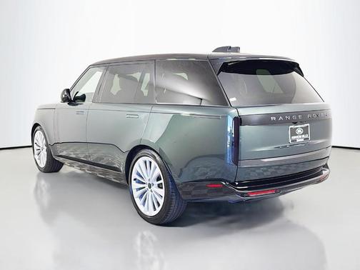 Belgravia Green 2026 Land Rover Range Rover P400 SE 7 Seat
