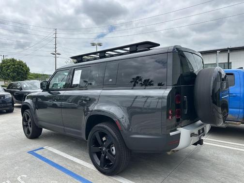 Carpathian Grey 2023 Land Rover Defender SE