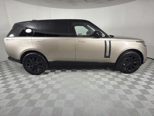 2026 Land Rover Range Rover P400 SE 7 Seat