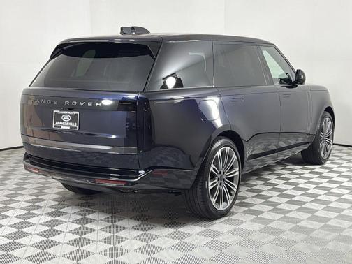 2026 Land Rover Range Rover P530 SE 7 Seat
