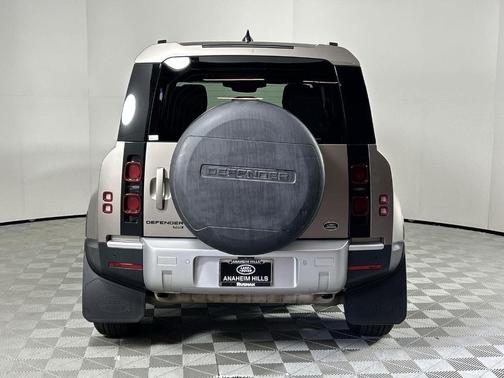 2023 Land Rover Defender 110 SE