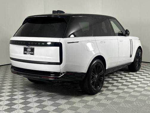 2025 Land Rover Range Rover P530 SE