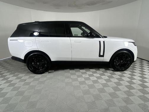 2025 Land Rover Range Rover P530 SE