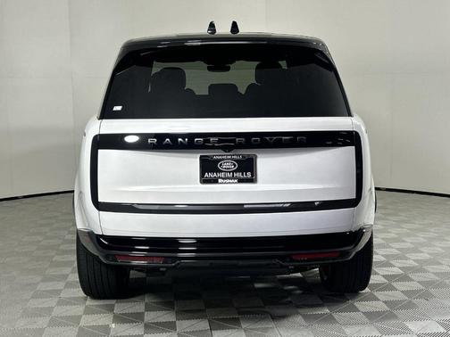 2025 Land Rover Range Rover P530 SE