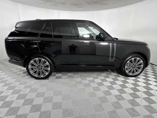 2025 Land Rover Range Rover P530 SE