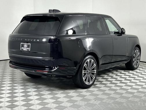 2025 Land Rover Range Rover P530 SE