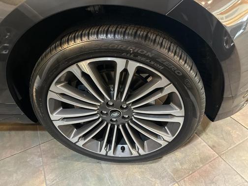 2025 Land Rover Range Rover Velar P400 Dynamic SE