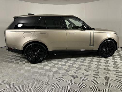 2025 Land Rover Range Rover P550e SE
