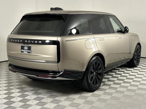 2025 Land Rover Range Rover P550e SE