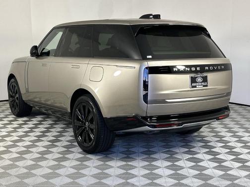 2025 Land Rover Range Rover P550e SE