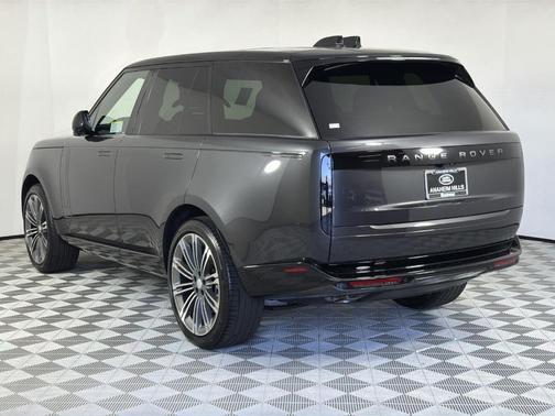 2025 Land Rover Range Rover P530 SE