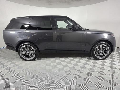 2025 Land Rover Range Rover P530 SE