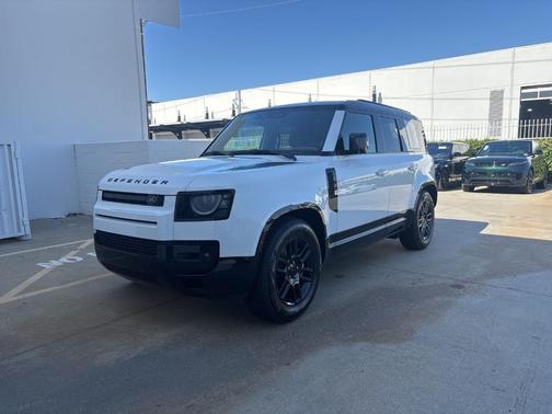 Fuji White 2026 Land Rover Defender P400 X-Dynamic SE