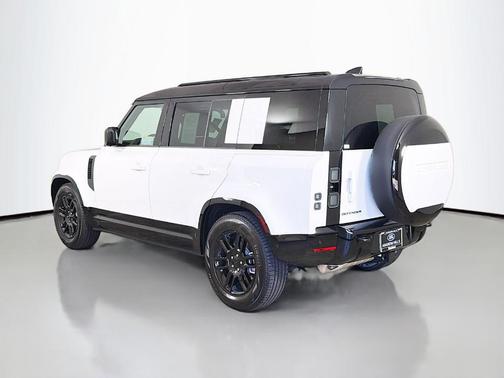 Fuji White 2026 Land Rover Defender P400 X-Dynamic SE